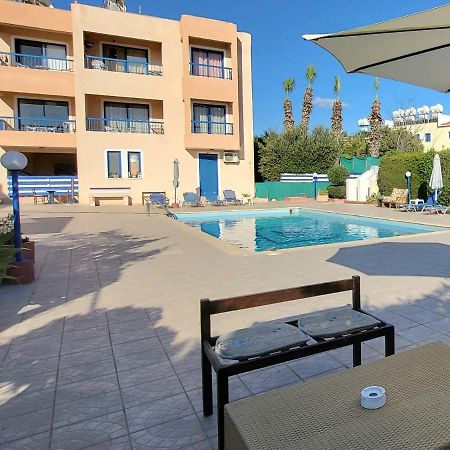King Philips Apartment Пафос Екстериор снимка
