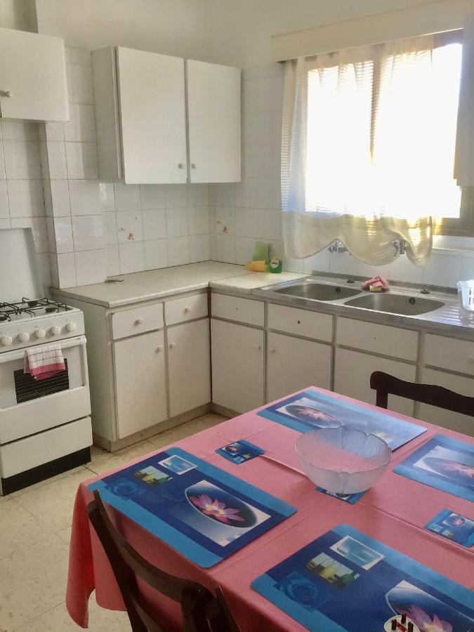 King Philips Apartment Пафос Екстериор снимка