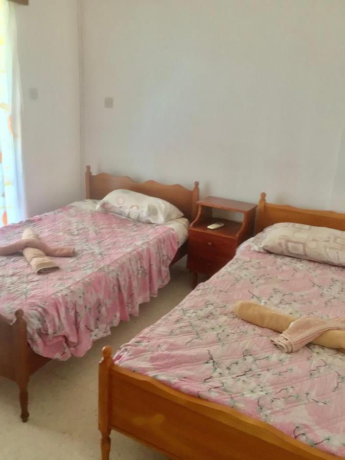 King Philips Apartment Пафос Екстериор снимка