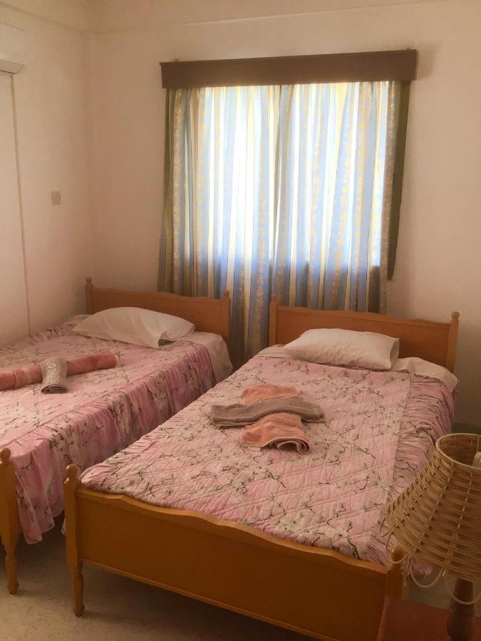 King Philips Apartment Пафос Екстериор снимка