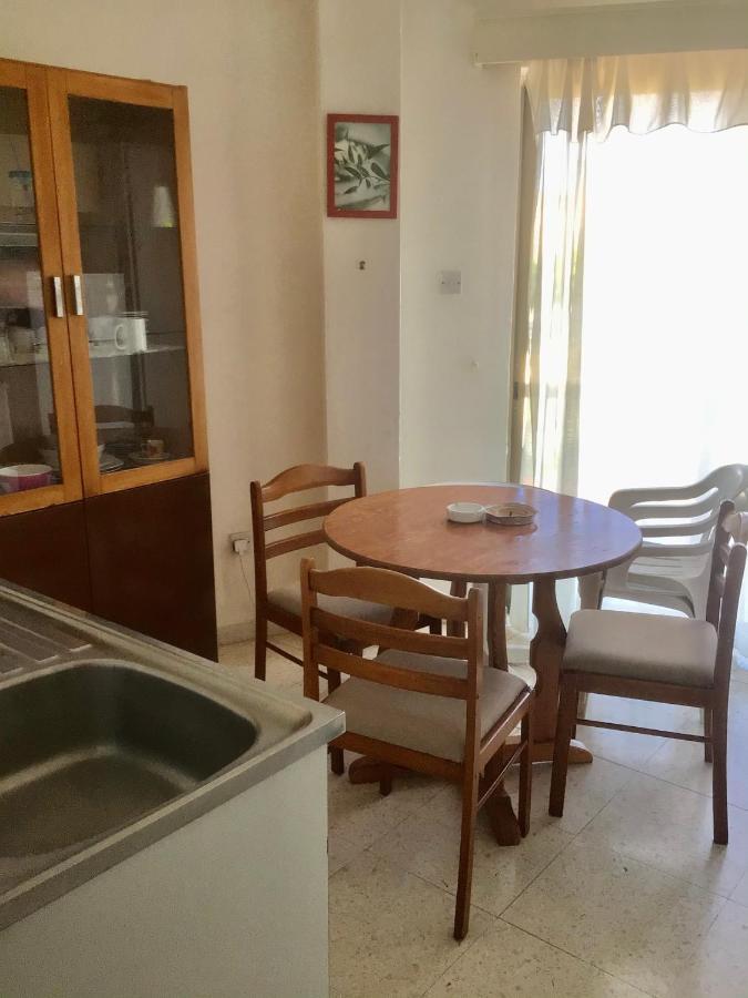 King Philips Apartment Пафос Екстериор снимка
